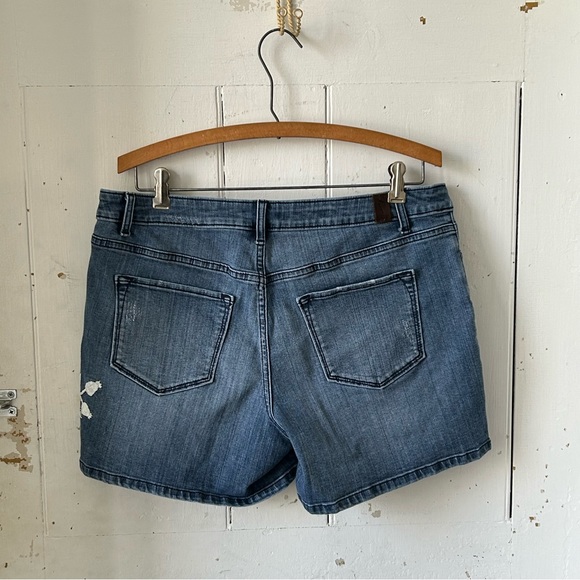 Vera Wang Floral Embroidered Shorts Size 12 - Picture 3 of 15